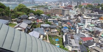 引越て来た町の家々